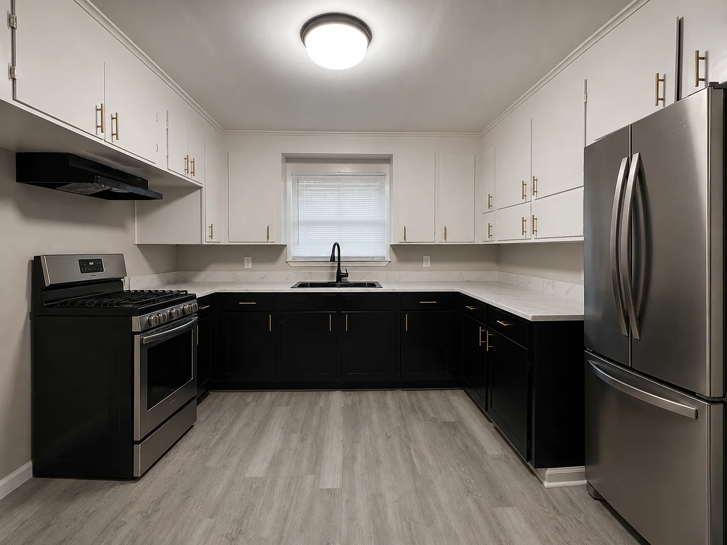 Stunning 3 Bedroom Home — Photo 3