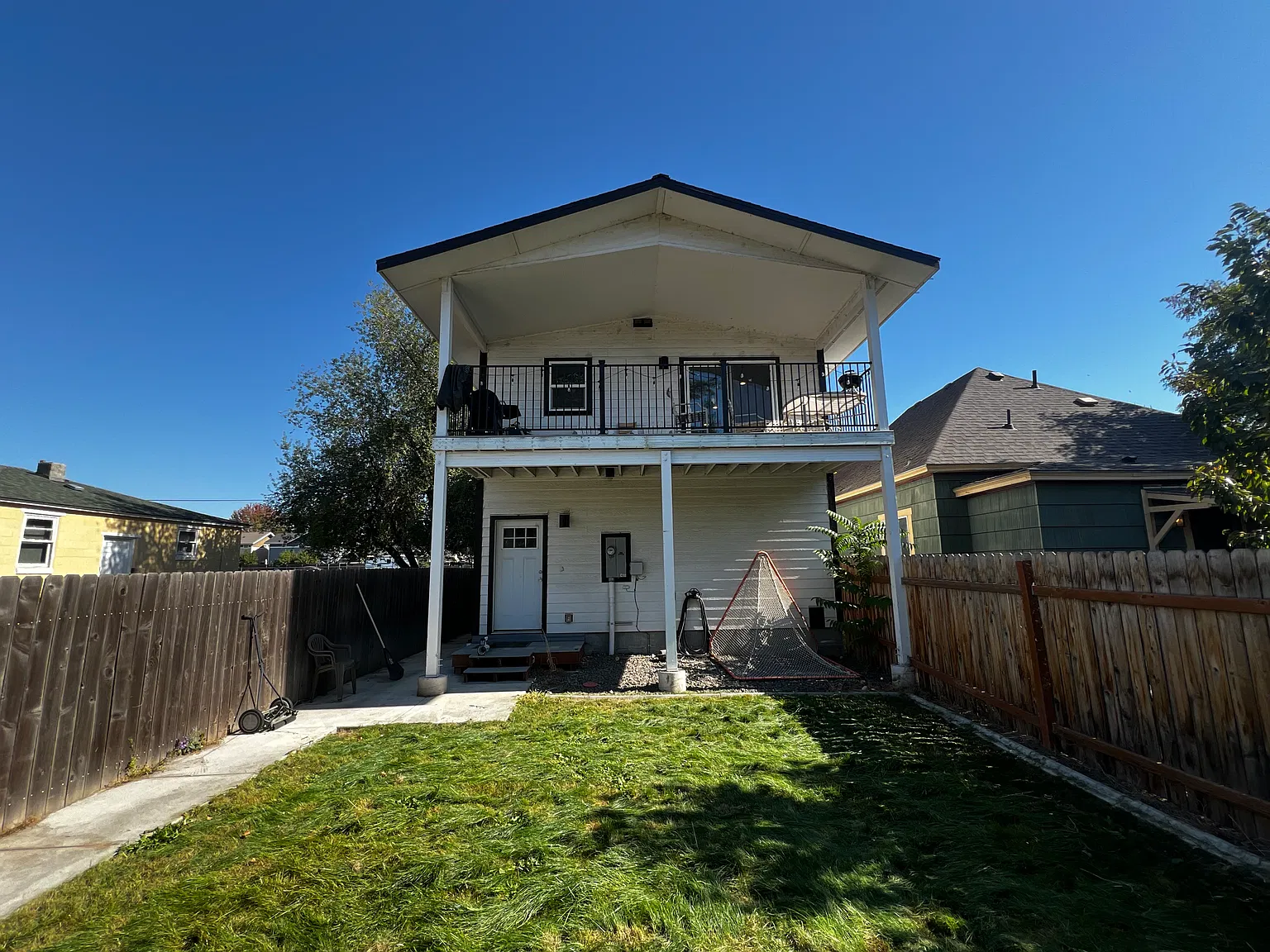 619 11th Ave N — Photo 1