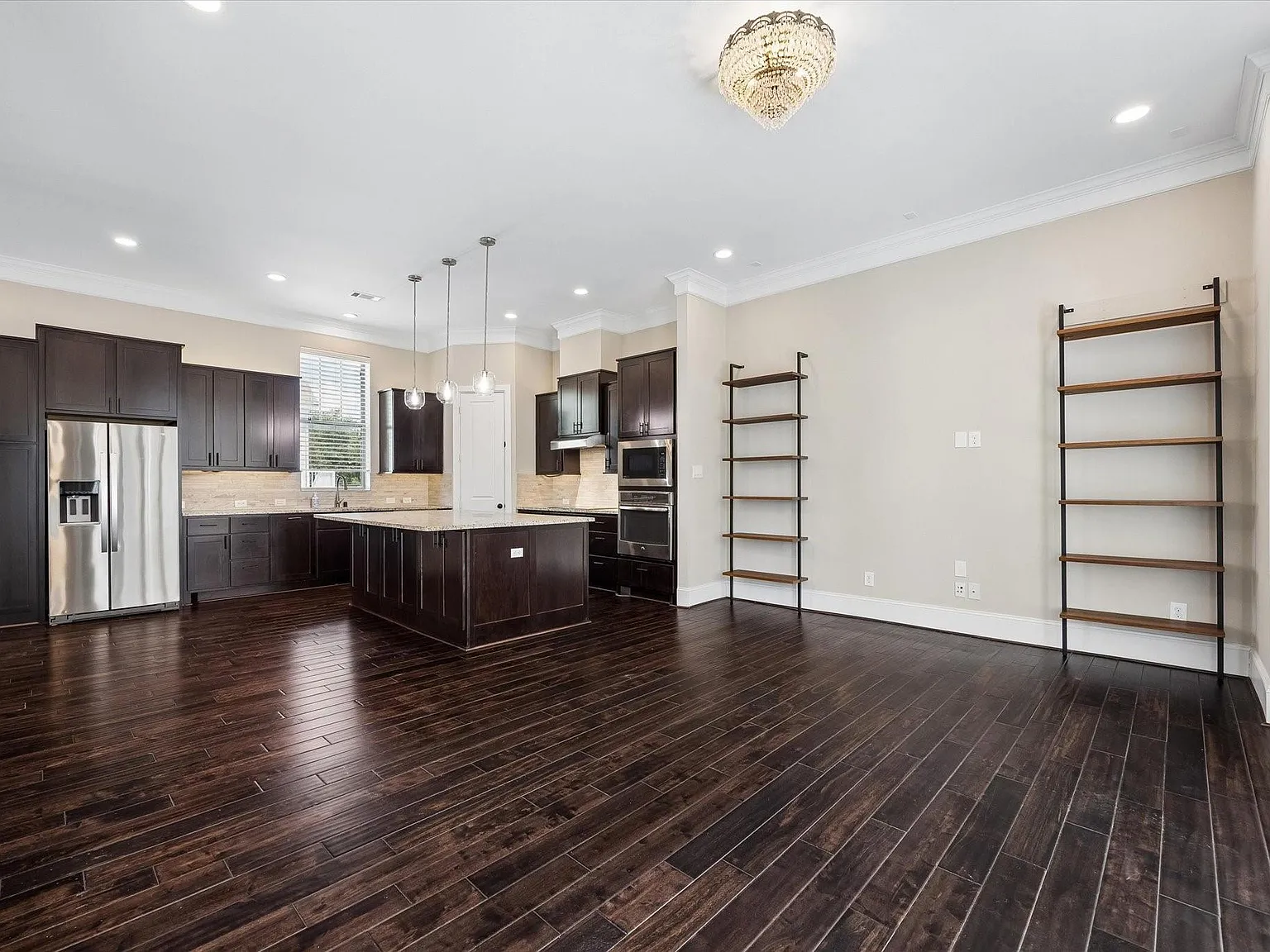 3 bed, 3.5 bath, 2058 sqft, $3,750 — Photo 4