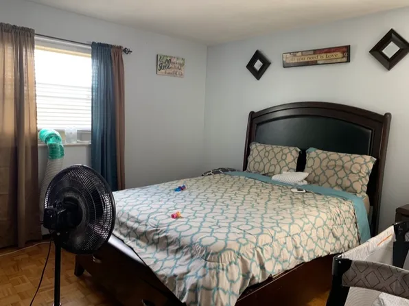 5050 Washington St APT 214, West Roxbury, MA 02132