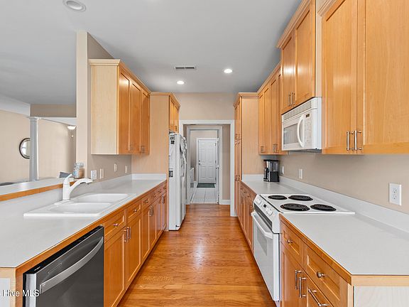 5th image of 1106 Veranda Court