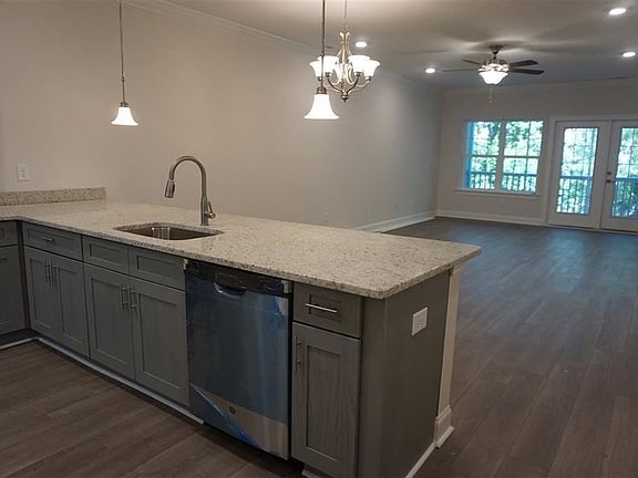 5th image of 124 Birch N Coppice Dr #11