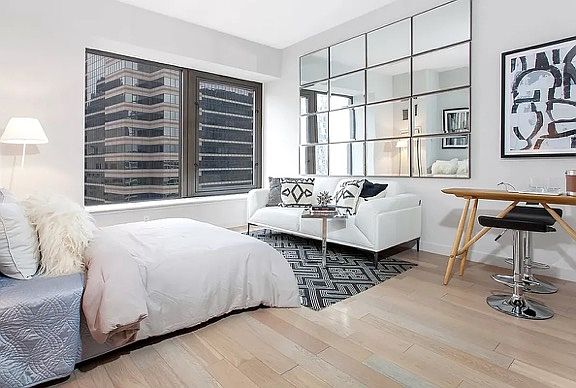 2nd image of 75 Wall St #17