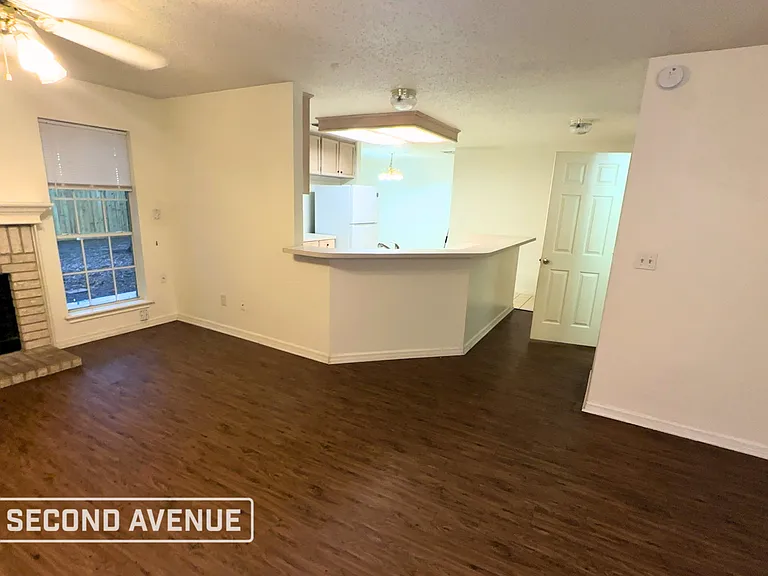 7226 Windwillow Dr — Photo 2