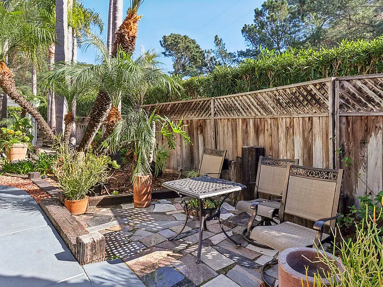 La Jollan Townhomes — Photo 38