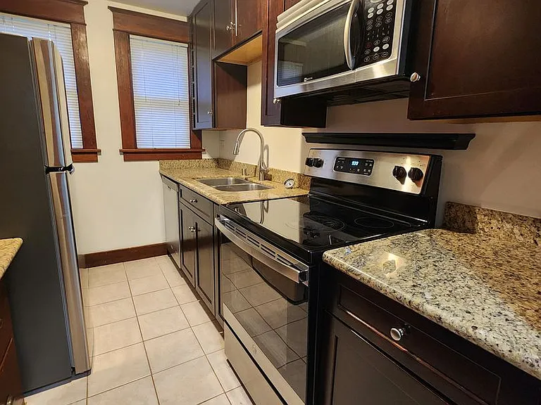 Elliott Hall Apartments — Photo 5