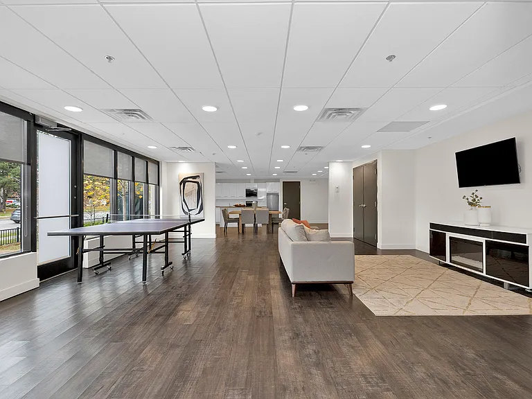 1855 Bloor St — Photo 10