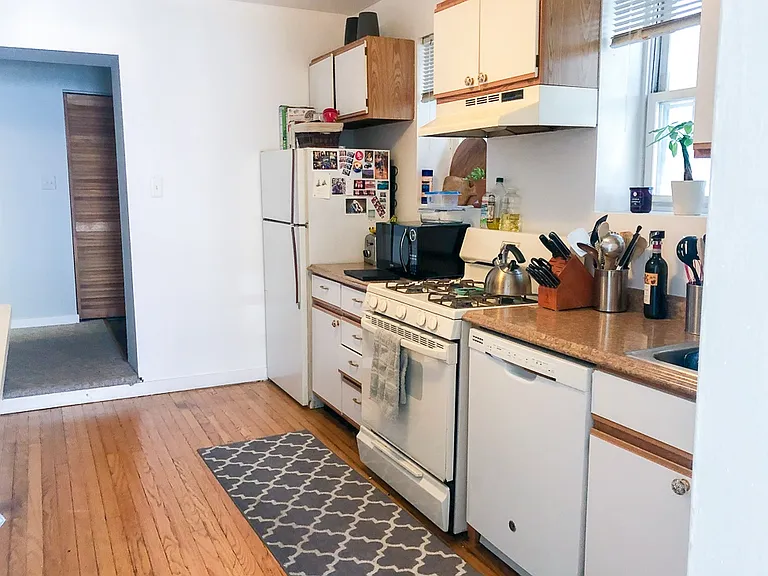 242 W. Willow St. — Photo 2