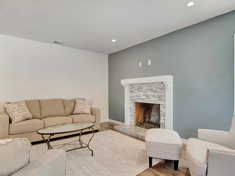 313 Calor Dr — Photo 4