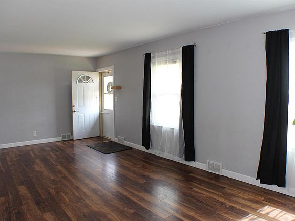 5th image of 35 Berkshire Dr