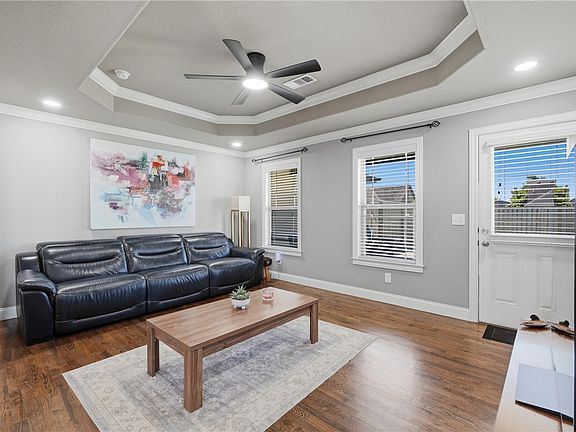 4th image of 3807 Capstone Ave