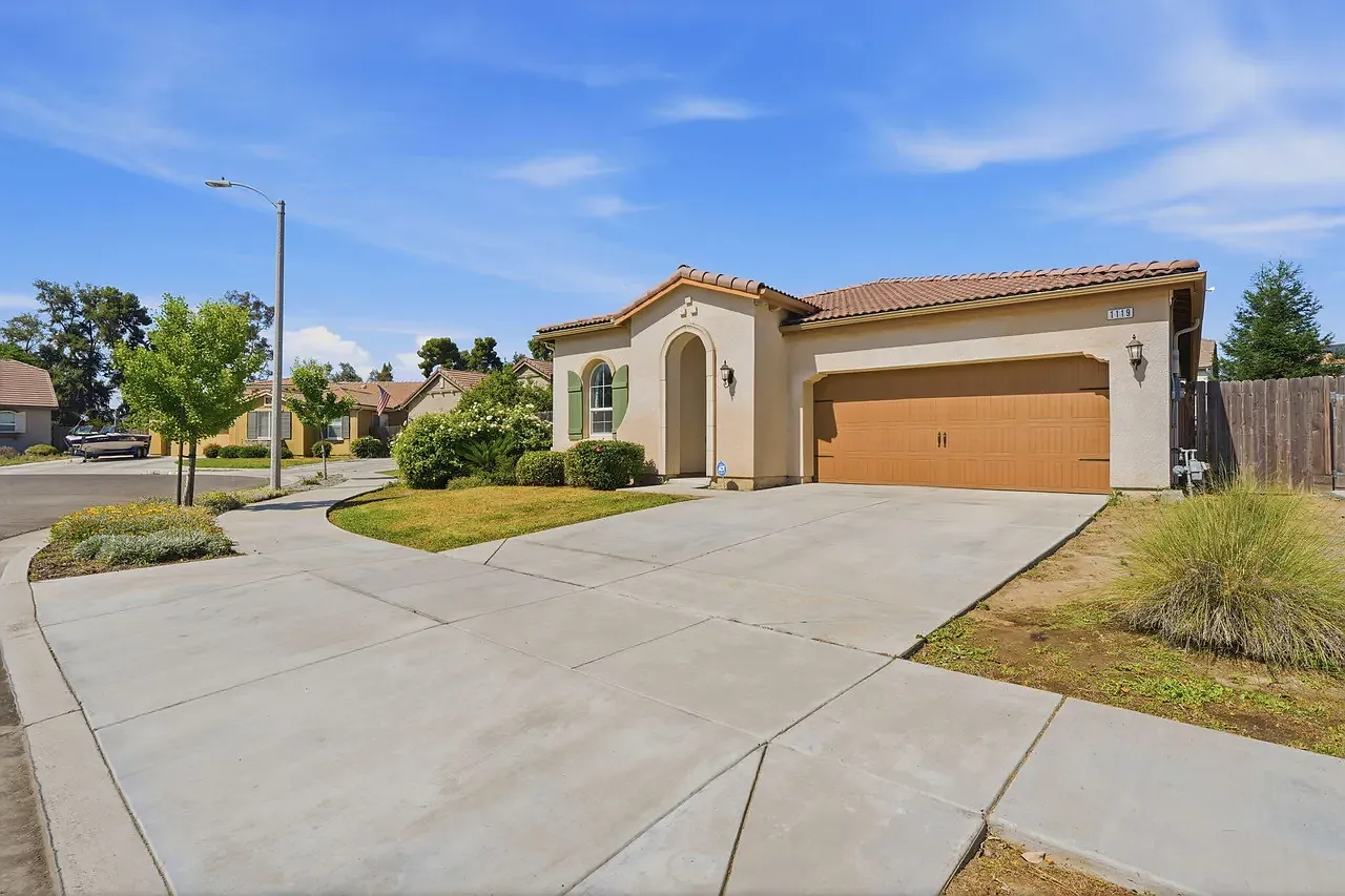 4 bed, 1750 sqft, $2,600 — Photo 1