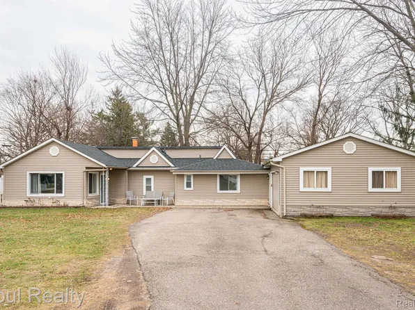 9450 Hix Rd, Livonia, MI 48150