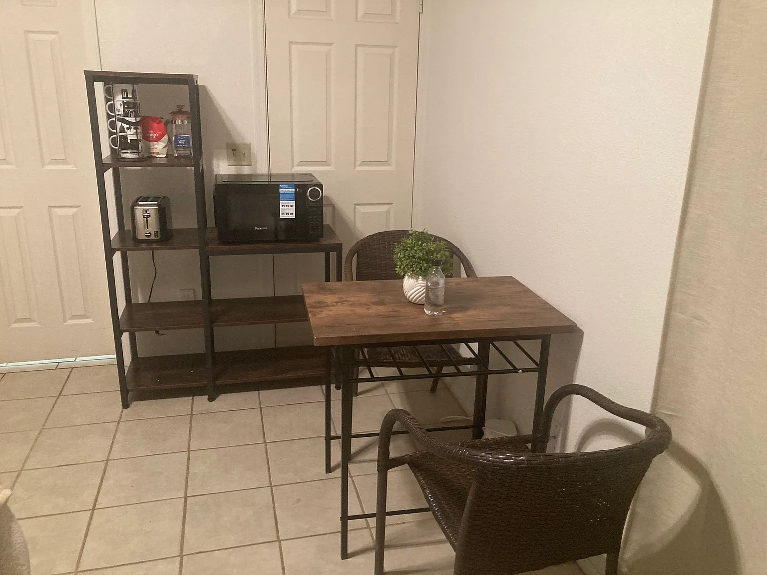 Studio, 350 sqft, $1,000 — Photo 2
