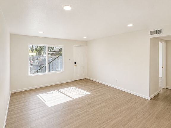 4th image of 48939 River Park Rd #101