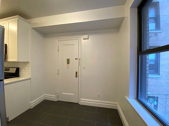 5th image of 900 W End Ave APT 2G