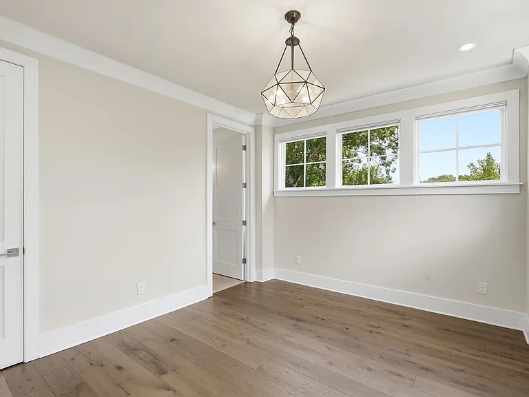 2428 Runnymede Ln — Photo 43
