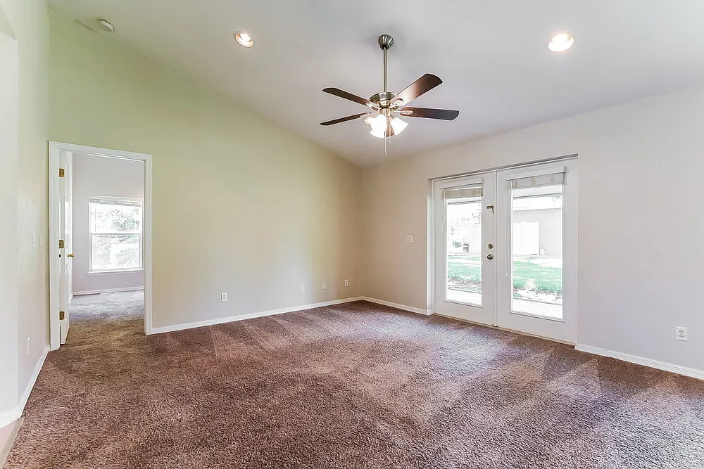 4 bed, 2.0 bath, 1813 sqft, $2,605 — Photo 3