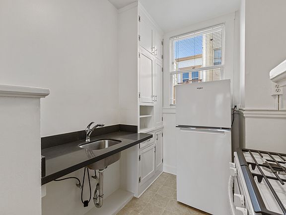 2nd image of 3225 Laguna St APT 1
