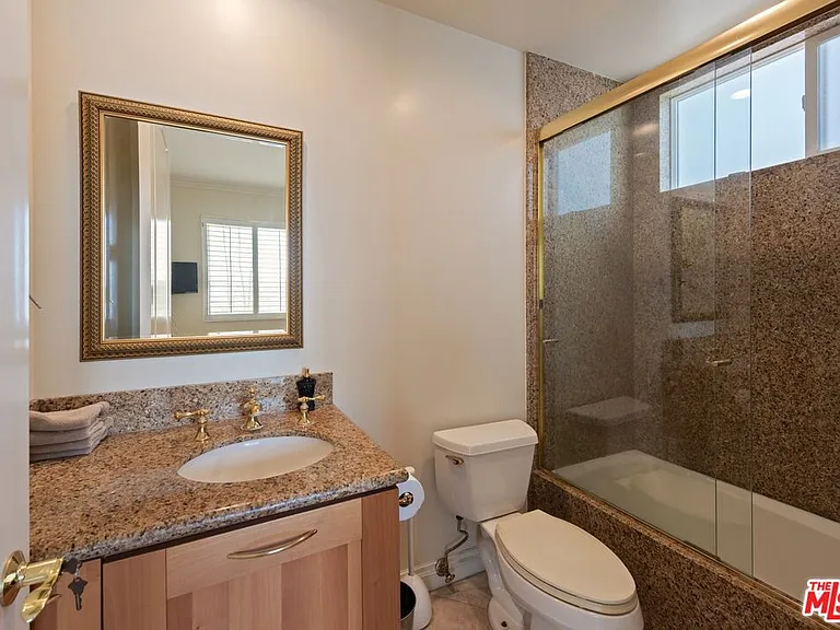 130 Channel Pointe Mall — Photo 23