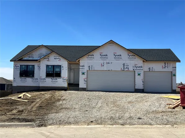 1435 Cardinal Dr, Fairfax, IA 52228