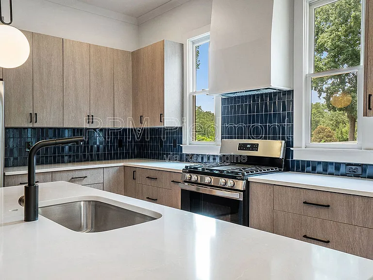 1081 Hill St SE #B — Photo 17