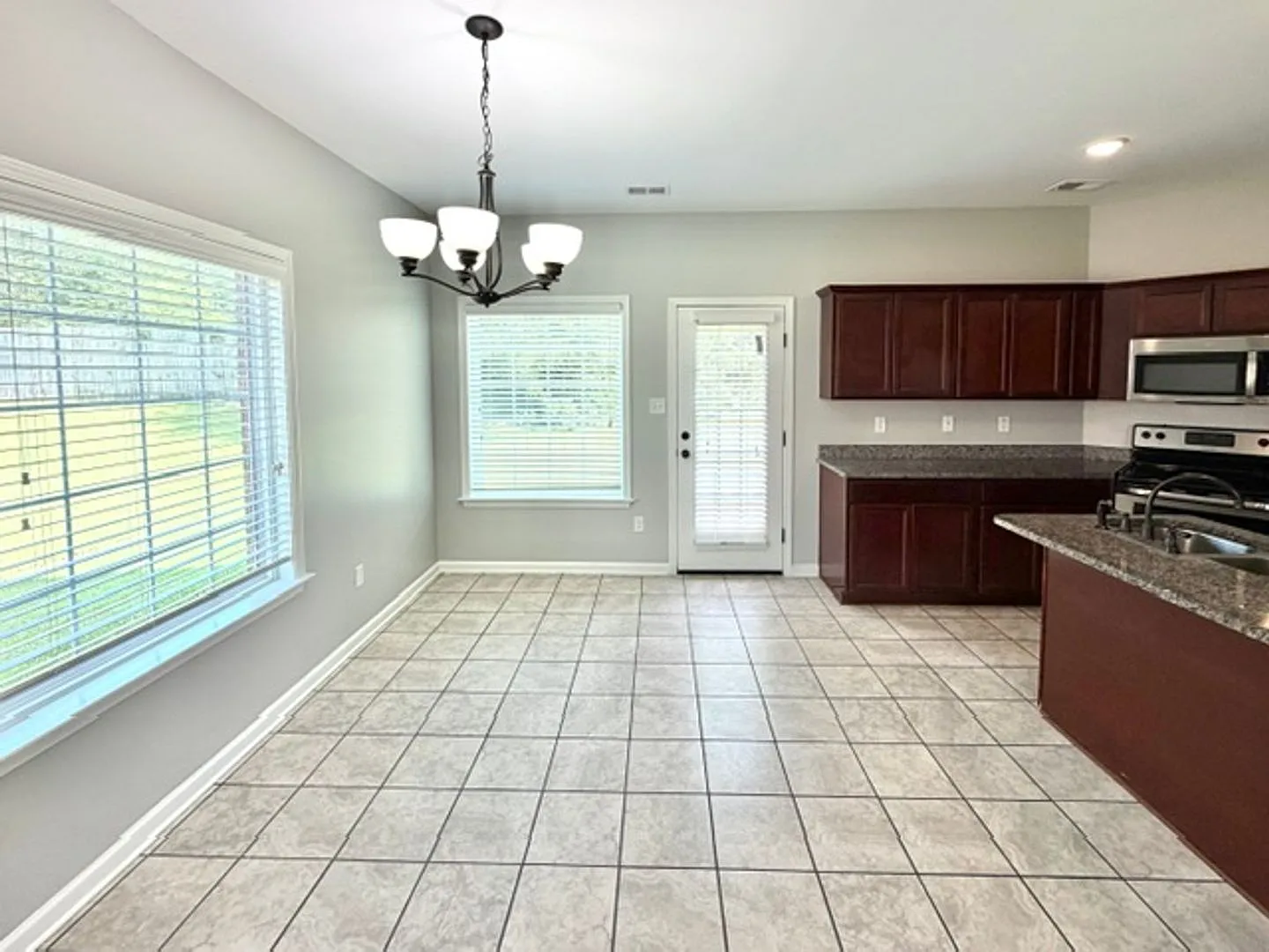 ClayHillDrive150 — Photo 4