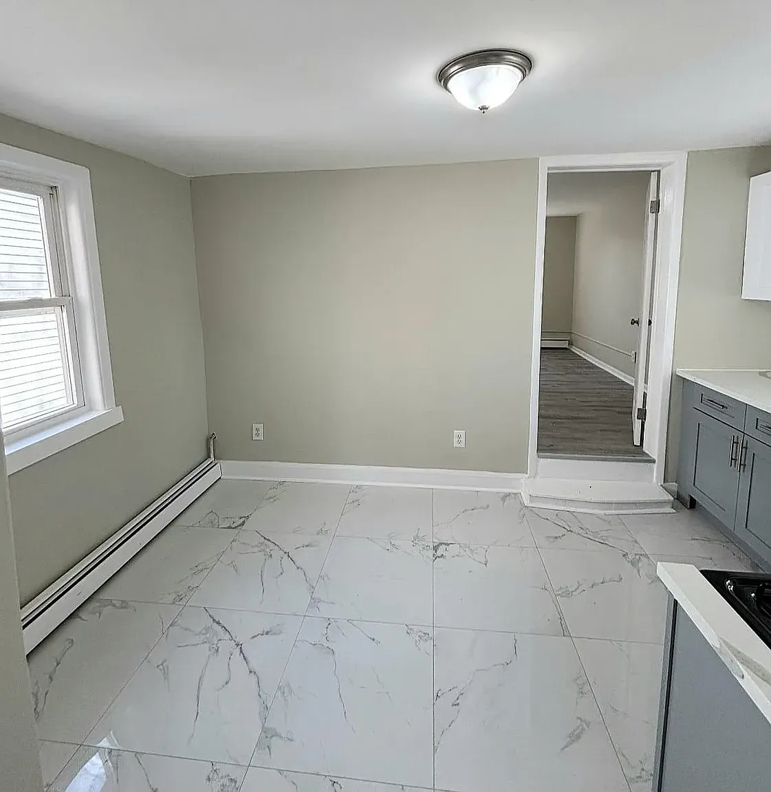 3 bed, 1000 sqft, $2,149 — Photo 2