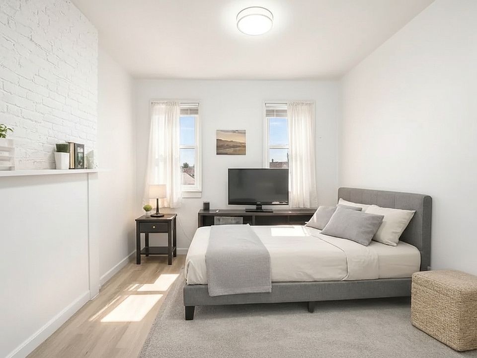 1st image of 32-19 Greenpoint Ave #3R