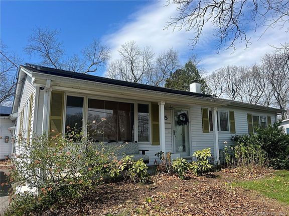 4th image of 15 Briarwood Dr