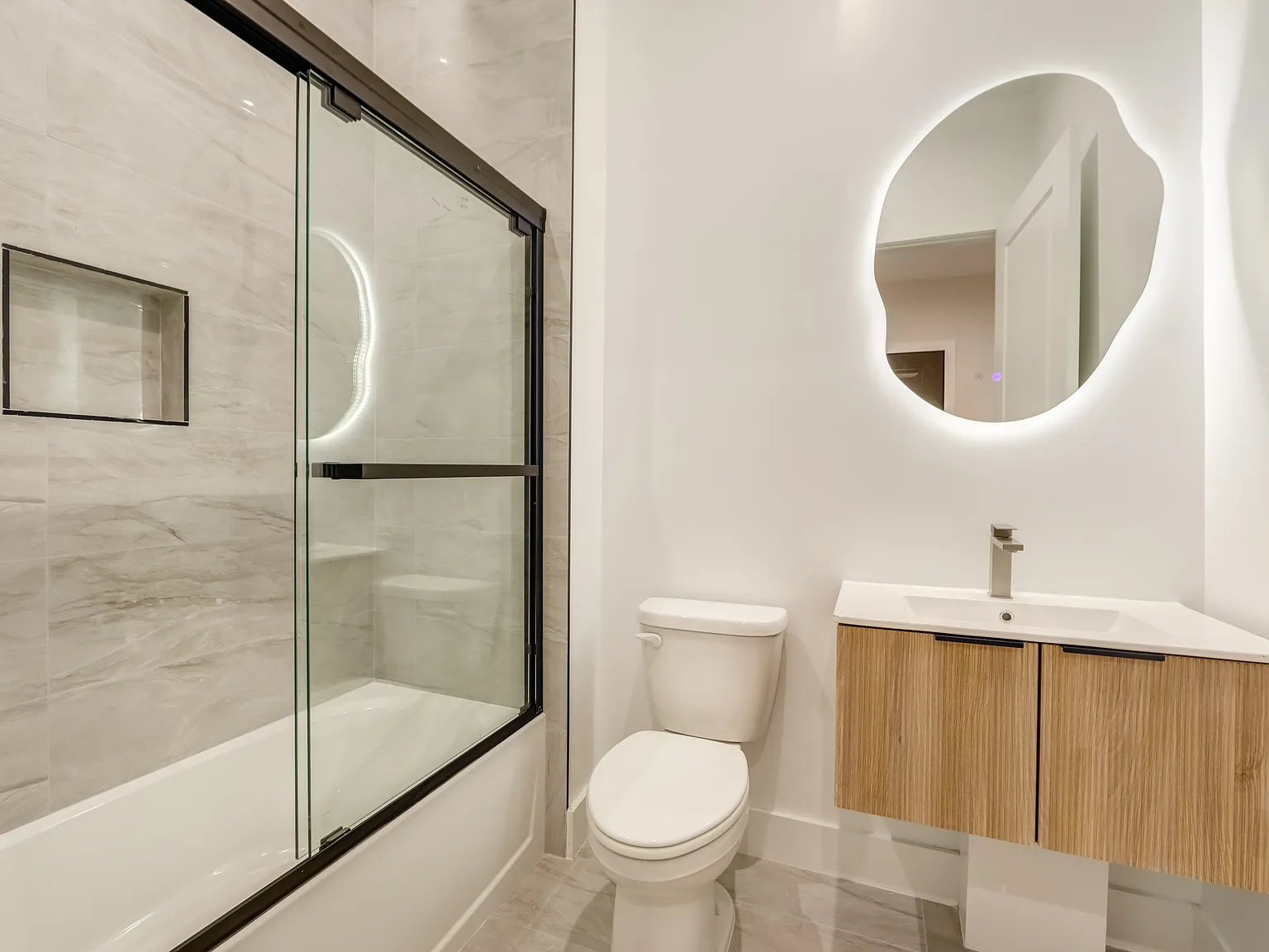2 bed, 960 sqft, $2,800 — Photo 1