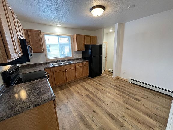2nd image of 206 6th St W