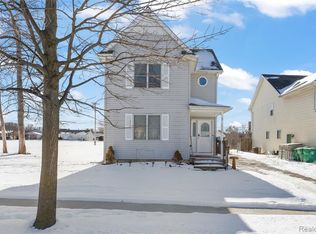 31569 Beechwood St, Garden City, MI