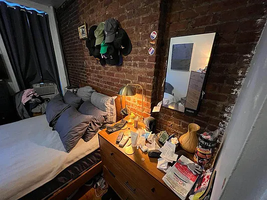 Rented by KNOCKKNOCK LLC | media 18