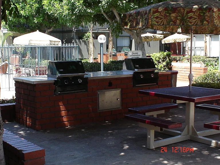 Regency West Apartments — Photo 11