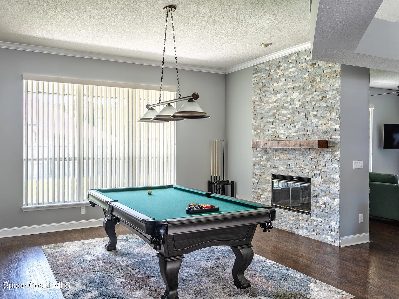 4 bed, 2.0 bath, 2217 sqft, $4,250 — Photo 2