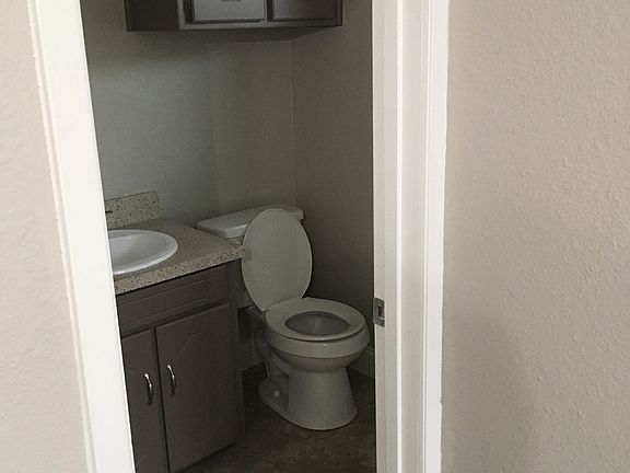 3rd image of 403 Linda St
