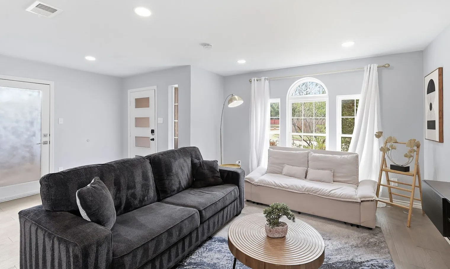 3 bed, 2.0 bath, $4,204 — Photo 3