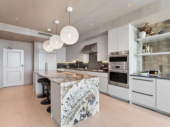 2nd image of 1616 W End Ave #2601
