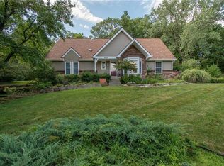 5415 NW Foxhill Rd, Parkville, MO 64152