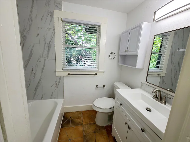 5734 Worth St — Photo 12