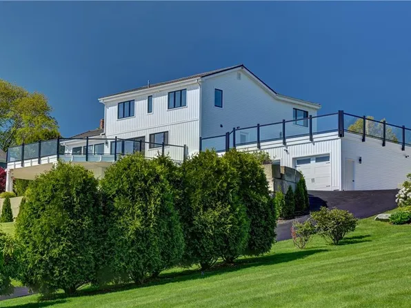 17 Annette Dr, Portsmouth, RI 02871