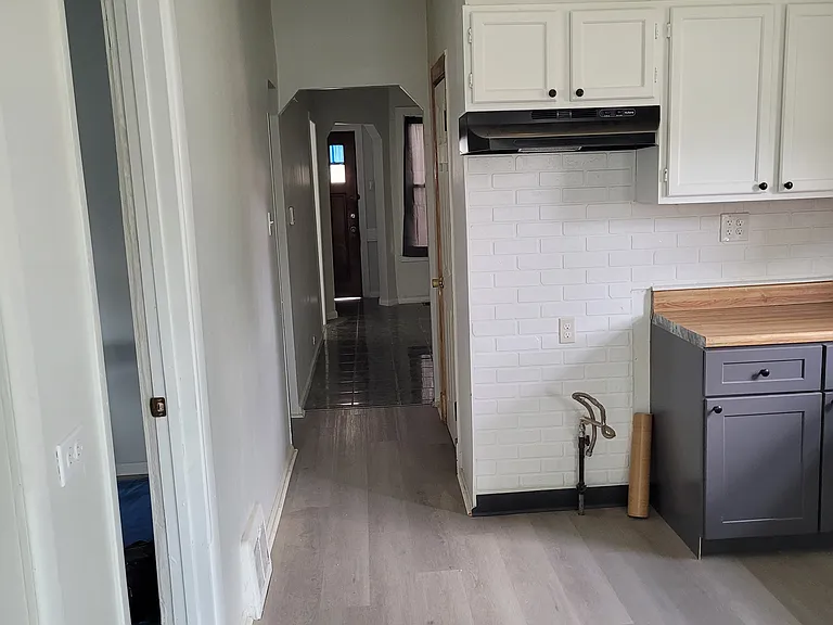 4006 S Campbell Ave — Photo 3