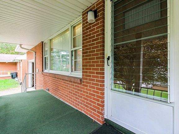 4th image of 431 James Ave