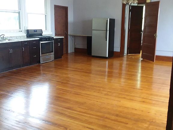 2nd image of 123 Harold St Floor 2