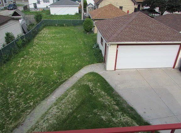 3rd image of 848 S 85th St #A