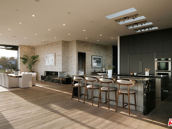 4th image of 701 Rochedale Way