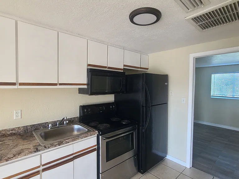 4809 Grand Blvd #14 — Photo 4