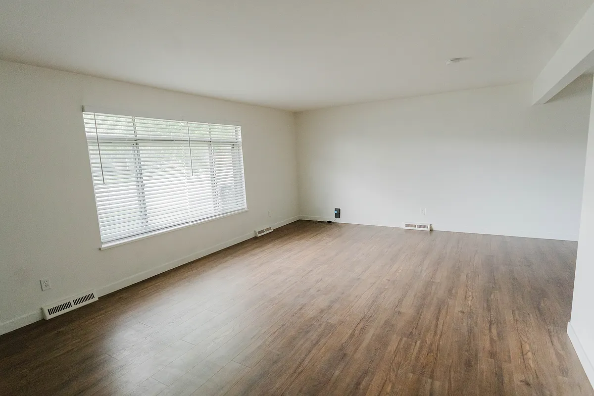 Living room - 6973 S Albion St