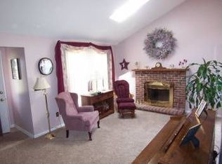 100 Old Pine Ln, Rochester, NY 14615